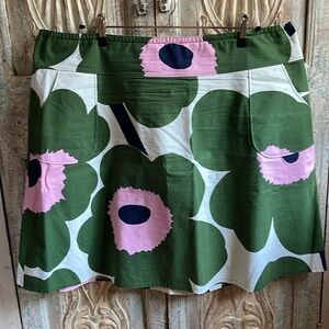 Merrimeko Lined Floral Fabric Skirt w/ Apron Pockets!